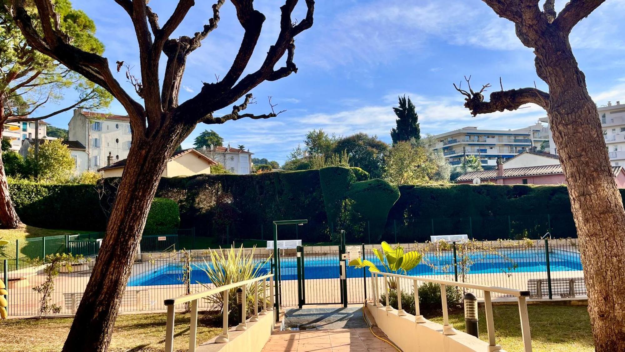 L'Azur - Apt De Standing - Piscine - Parking Le Cannet Luaran gambar